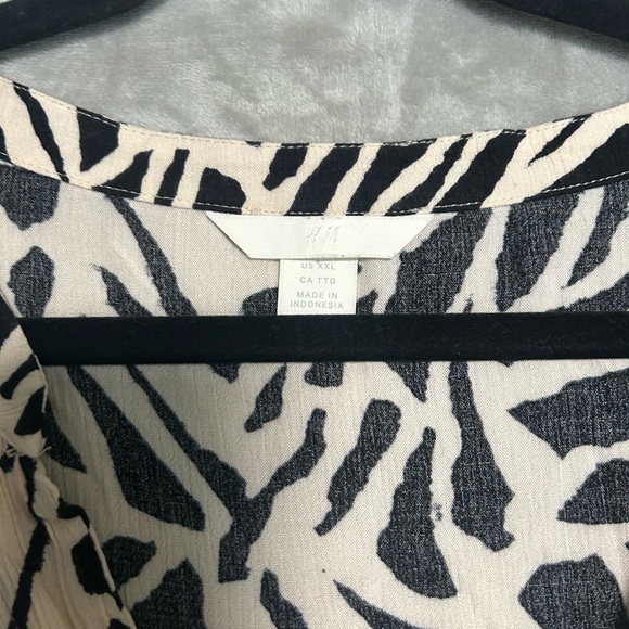 H&M Boxy Blouse Top Women’s XXL Zebra Cap Sleeve Gauze - Picture 3 of 7